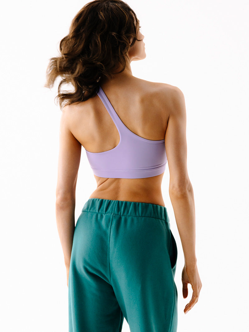 Asymetryczny fioletowy stanik do jogi Vibe Out - widok na plecy