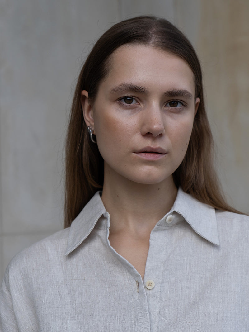 Modelka - beżowa lniana koszula z krótkim rękawem Break