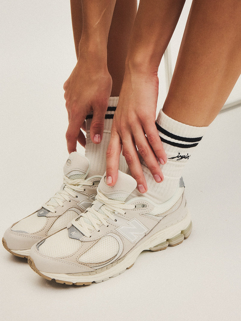 Białe skarpetki do jogi z czarnymi paskami JOYINME - zestaw z białymi butami