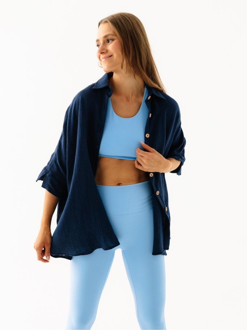 Błękitne legginsy do jogi 7/8 z wysokim stanem Oneness - set z niebieskim topem i granatową koszulą