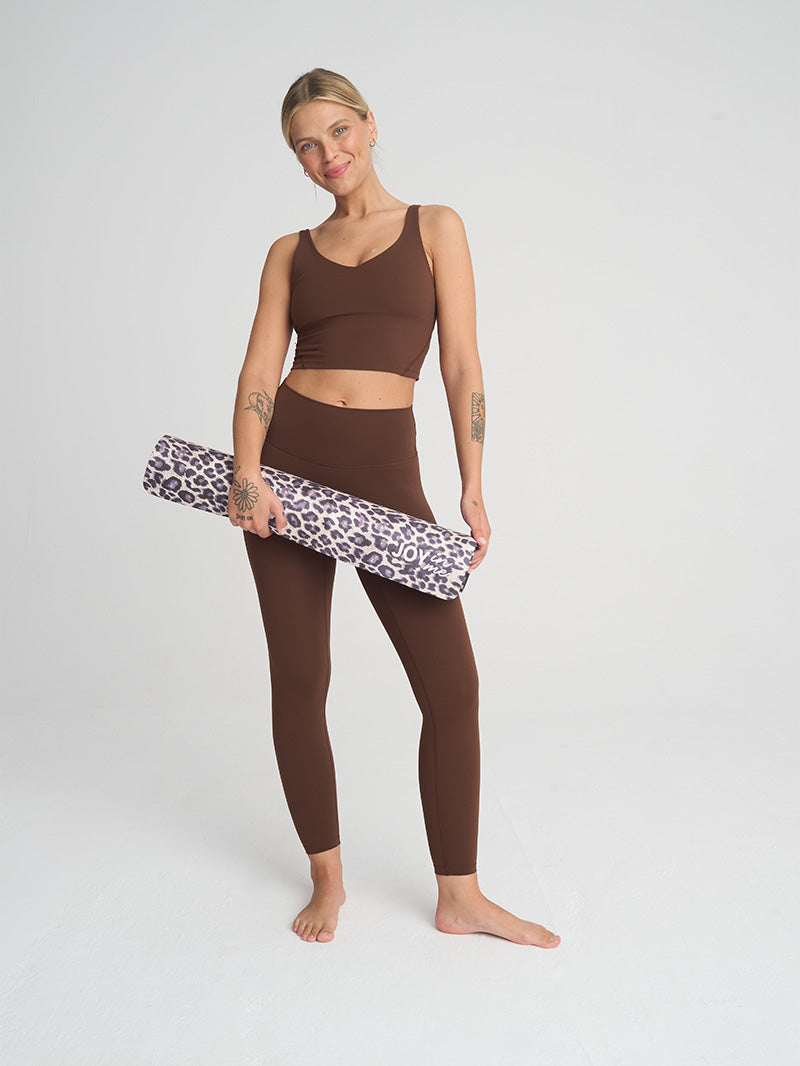 Brązowe legginsy do jogi i ćwiczeń z wysokim stanem Oneness - zestaw z brązowym topem i matą do jogi w panterkę