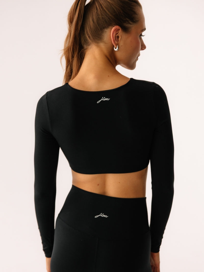 Czarny crop top sportowy z długim rękawem - widok z tyłu