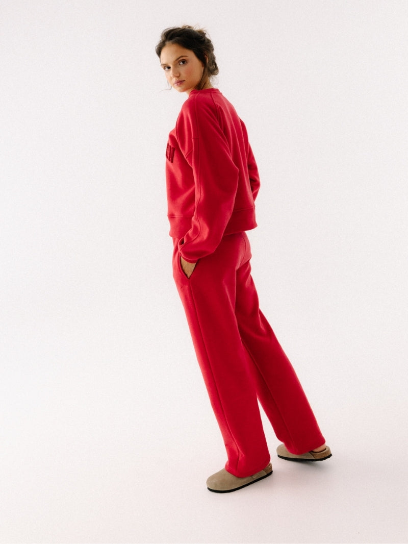 Szeroka bluza oversize w czerwonym odcieniu z serii Classic z haftem
Affirmation z wysokiej jakości bawełny ze spodniami o kroju regular