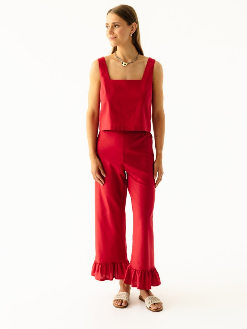 Czerwony lniany top damski z kwadratowym dekoltem - zestaw letni ze czerwonymi spodniami z falbankami