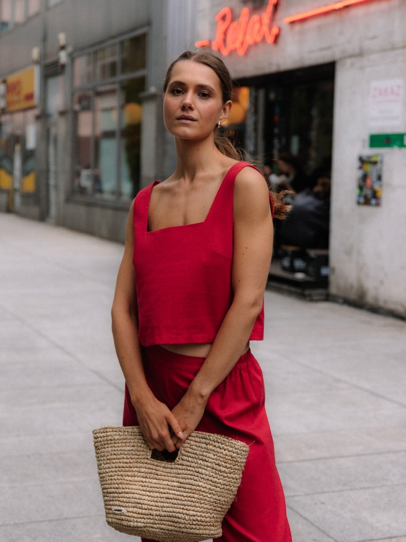 Czerwony lniany top damski z kwadratowym dekoltem