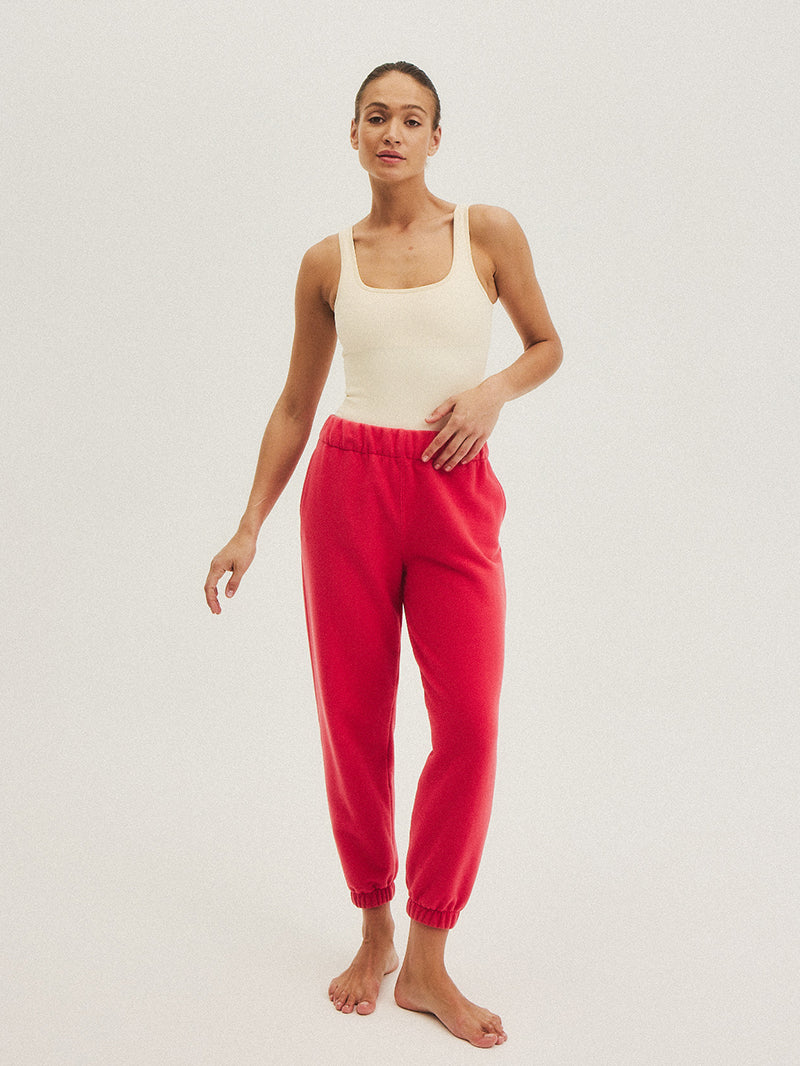 Luźne bawełniane spodnie dresowe, czerwone KIND - zestaw z białym body