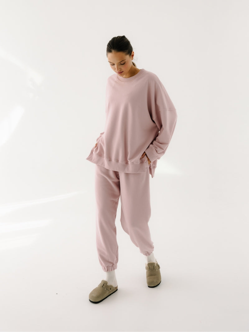 Luźna bawełniana bluza oversize w różowym kolorze z serii KIND - set ze spodniami w tym samym odcieniu