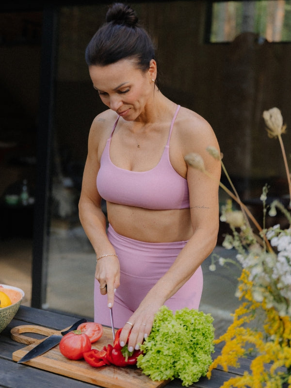 Różowy damski stanik sportowy Breeze z krzyżującymi się na plecach ramiączkami