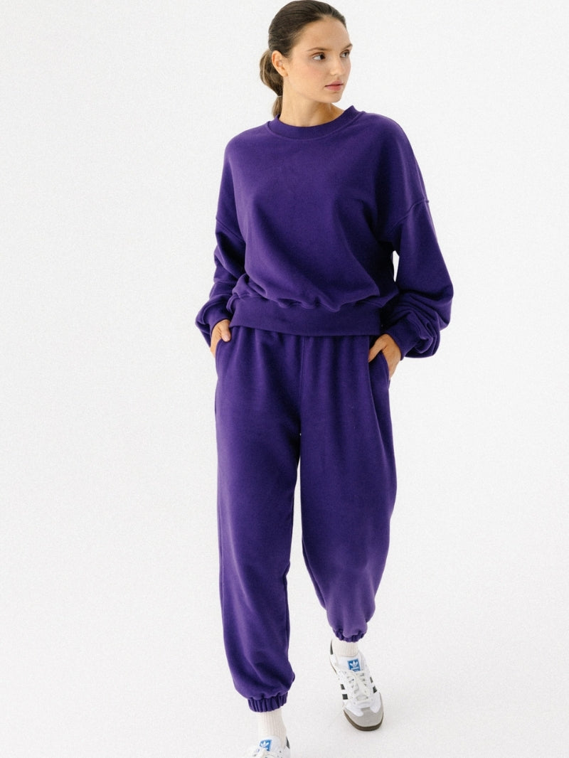 Szeroka damska bluza oversize w ciemnym fioletowym odcieniu z serii Spark o skróconym fasonie - zestaw ze spodniami bawełnianymi