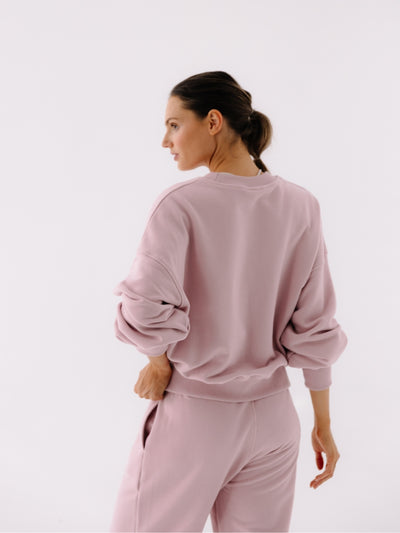 Szeroka damska bluza oversize w jasnoróżowym odcieniu z serii Spark o skróconym fasonie